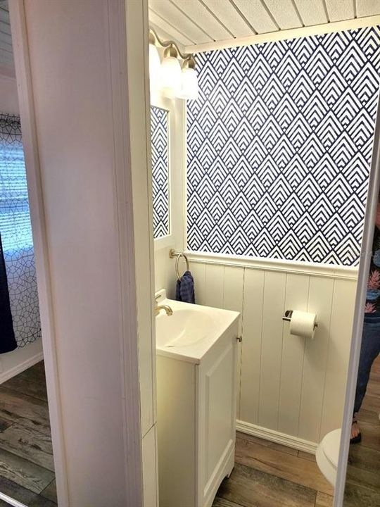 For Sale: $154,900 (2 beds, 1 baths, 880 Square Feet)