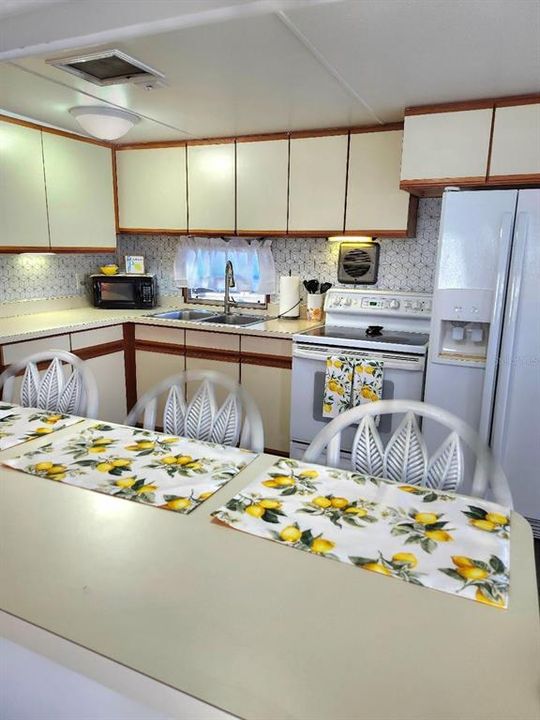 For Sale: $154,900 (2 beds, 1 baths, 880 Square Feet)