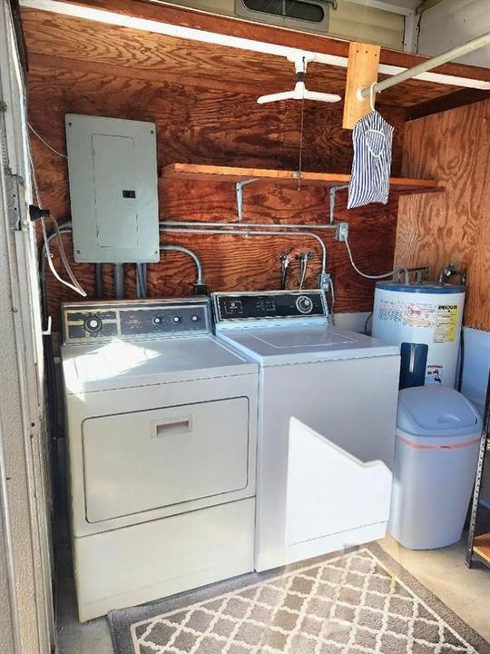 For Sale: $154,900 (2 beds, 1 baths, 880 Square Feet)