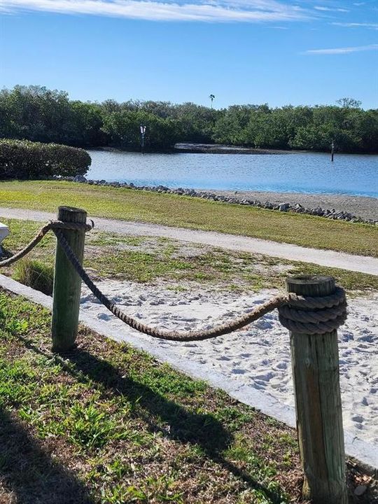 For Sale: $154,900 (2 beds, 1 baths, 880 Square Feet)