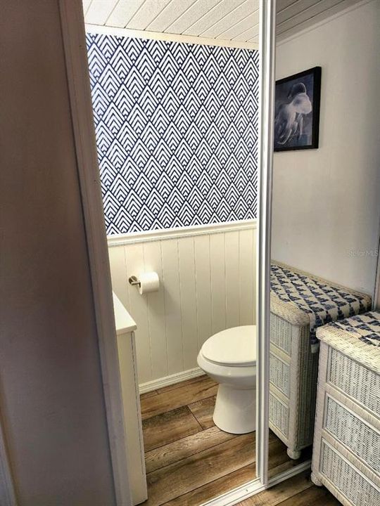 For Sale: $154,900 (2 beds, 1 baths, 880 Square Feet)