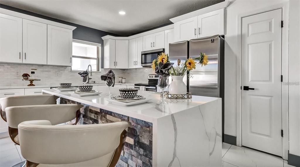 出租: $2,400 (4 贝兹, 2 浴室, 2416 平方英尺)