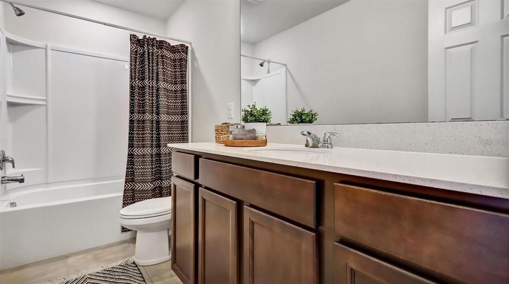 出租: $2,400 (4 贝兹, 2 浴室, 2416 平方英尺)