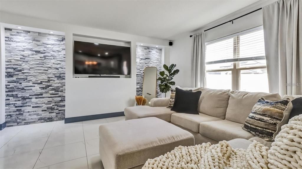 出租: $2,400 (4 贝兹, 2 浴室, 2416 平方英尺)