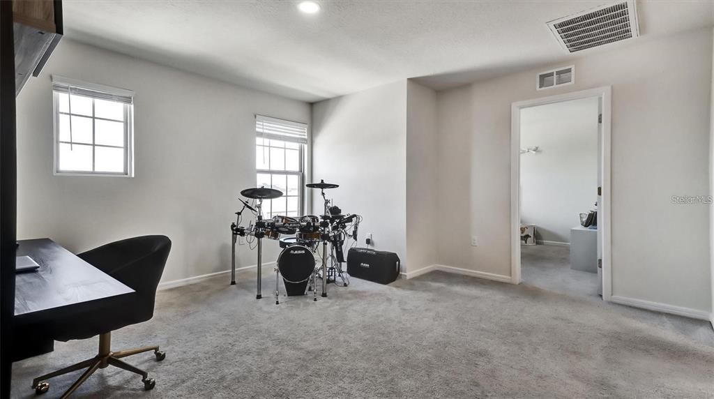 出租: $2,400 (4 贝兹, 2 浴室, 2416 平方英尺)