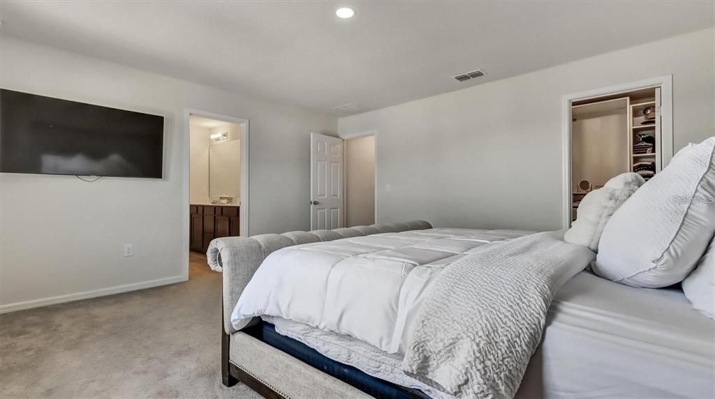 出租: $2,400 (4 贝兹, 2 浴室, 2416 平方英尺)