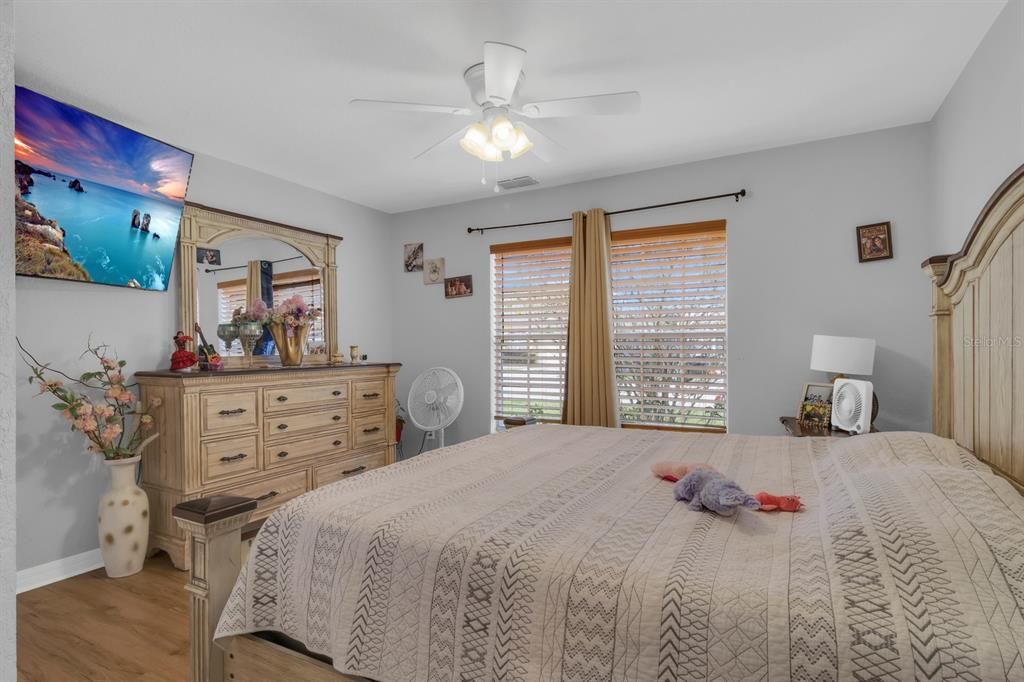 En Venta: $345,000 (4 camas, 2 baños, 2342 Pies cuadrados)