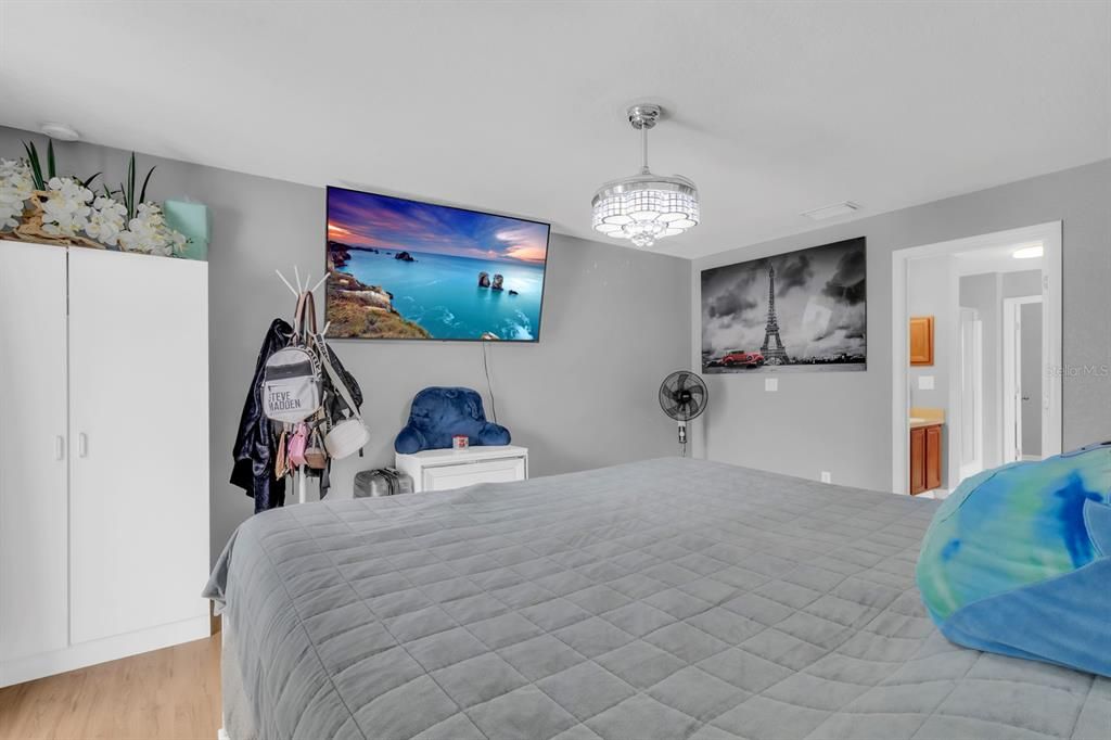 En Venta: $345,000 (4 camas, 2 baños, 2342 Pies cuadrados)