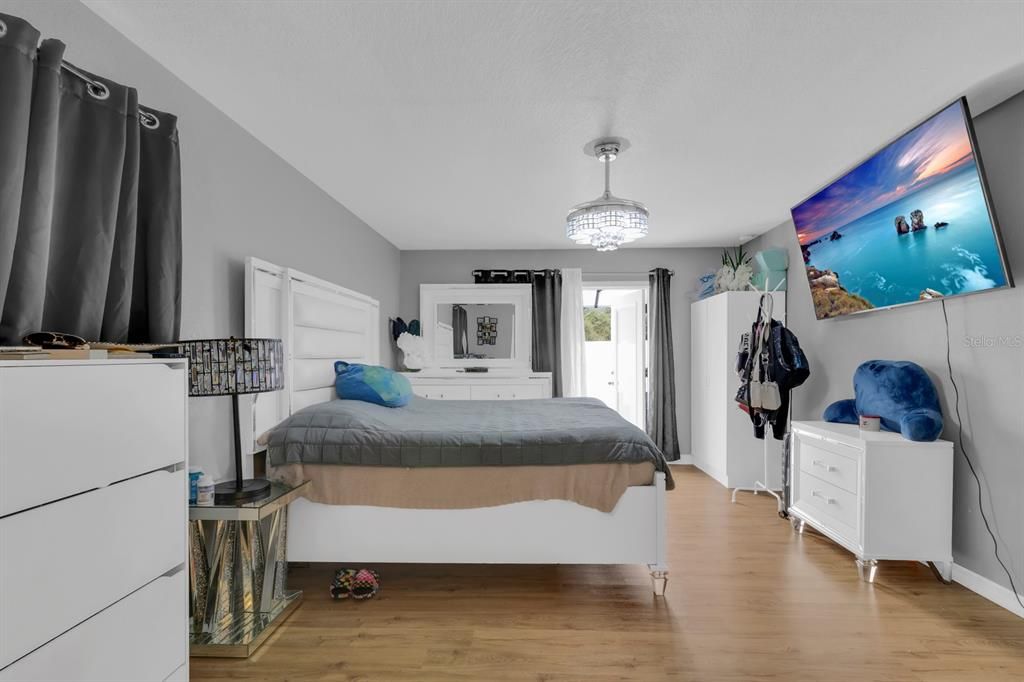 En Venta: $345,000 (4 camas, 2 baños, 2342 Pies cuadrados)