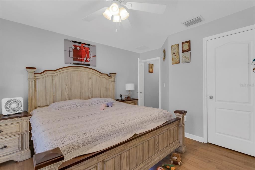 En Venta: $345,000 (4 camas, 2 baños, 2342 Pies cuadrados)