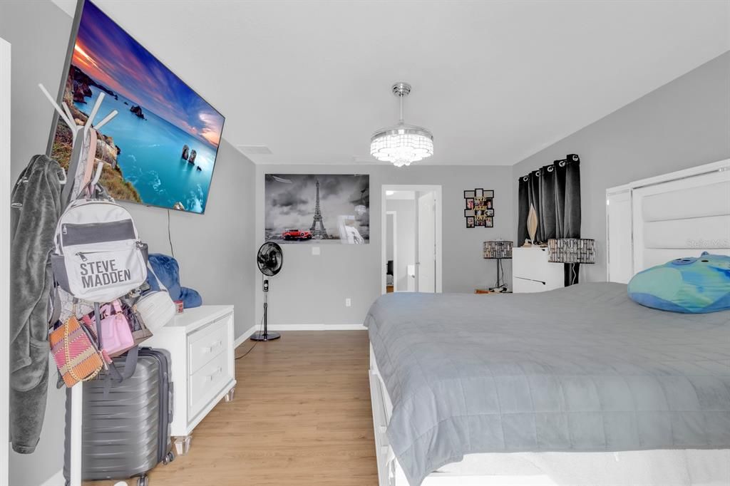 En Venta: $345,000 (4 camas, 2 baños, 2342 Pies cuadrados)