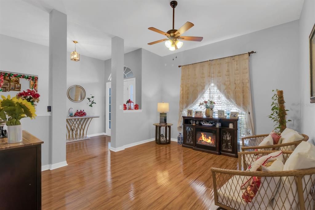 En Venta: $345,000 (4 camas, 2 baños, 2342 Pies cuadrados)