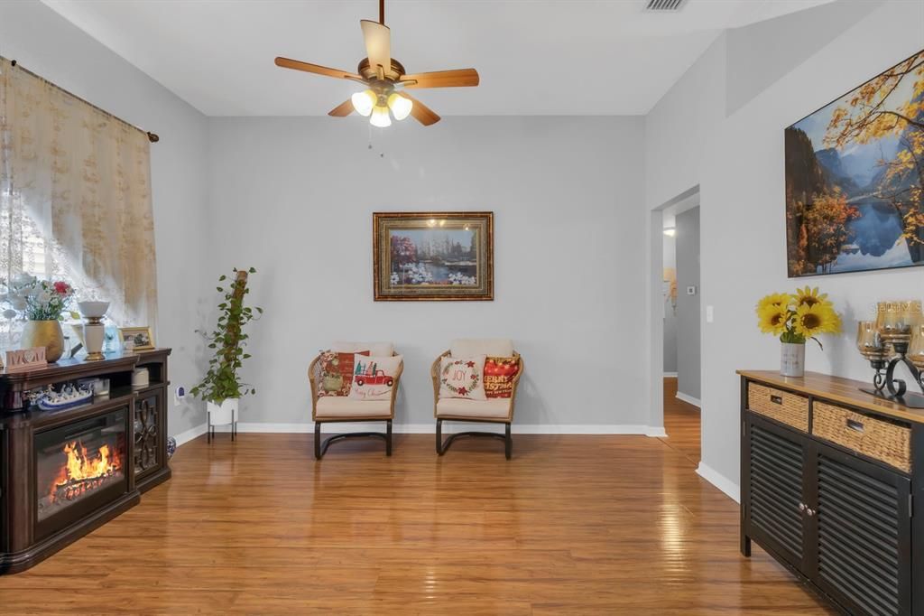 En Venta: $345,000 (4 camas, 2 baños, 2342 Pies cuadrados)