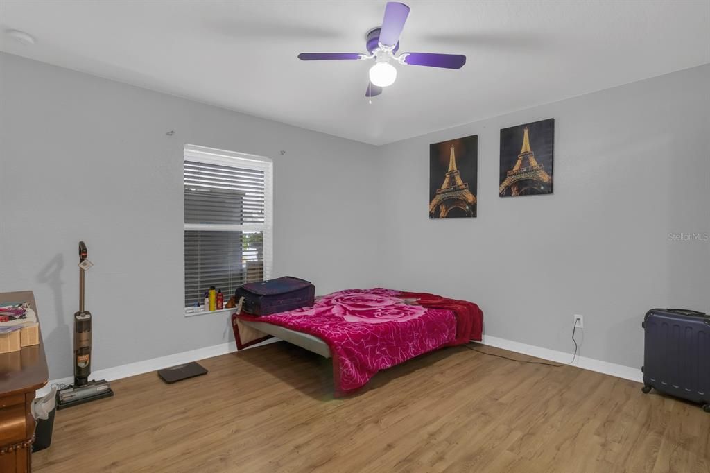 En Venta: $345,000 (4 camas, 2 baños, 2342 Pies cuadrados)