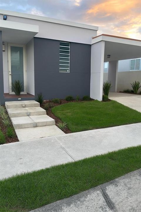 Недавно продано: $170,000 (3 спален, 2 ванн, 1030 Квадратных фут)