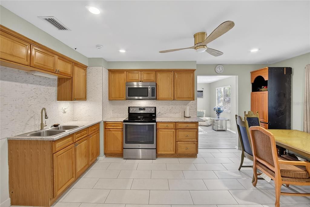 待售: $260,000 (3 贝兹, 1 浴室, 1234 平方英尺)