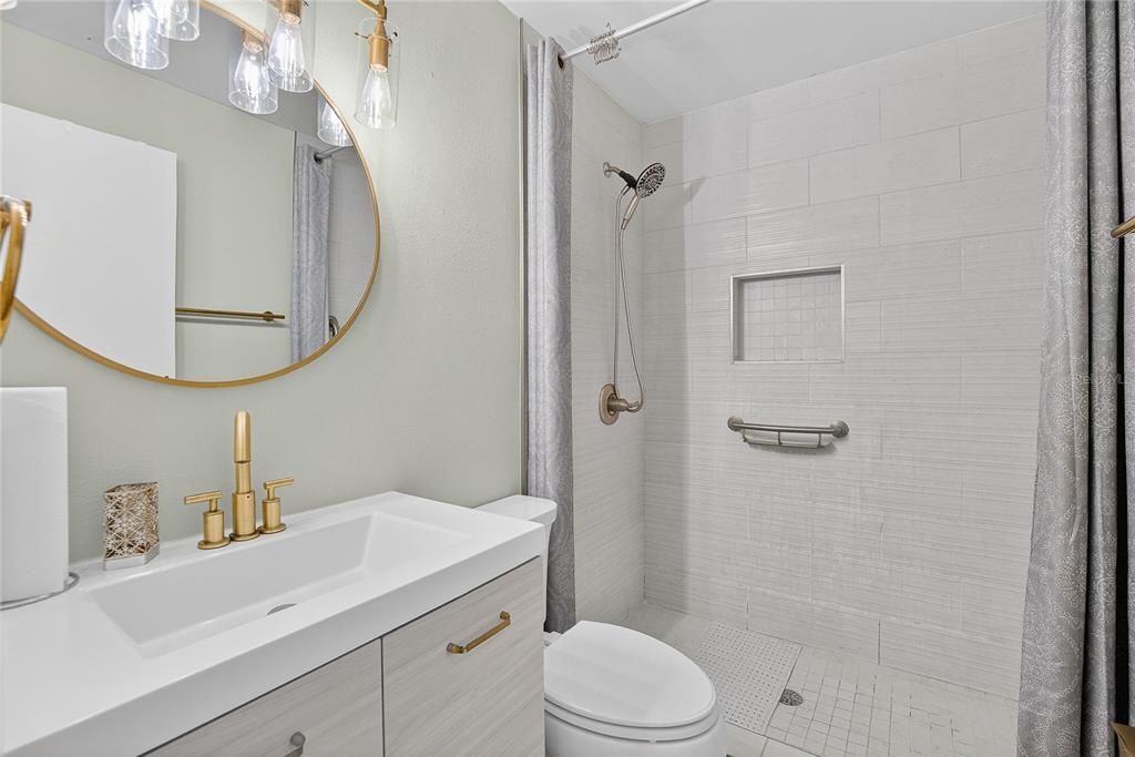 待售: $260,000 (3 贝兹, 1 浴室, 1234 平方英尺)