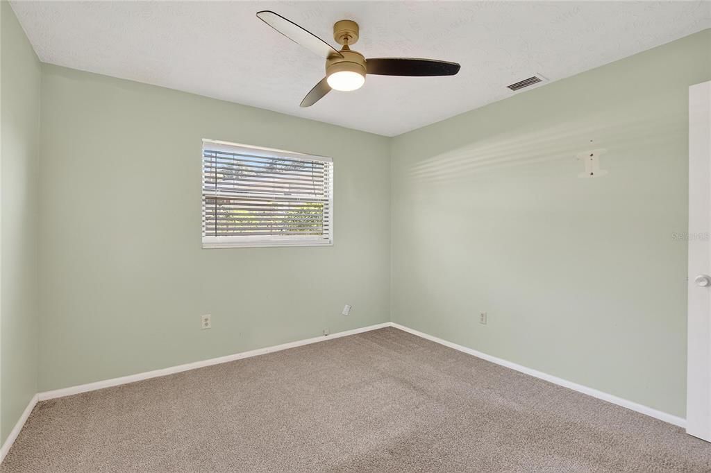 待售: $260,000 (3 贝兹, 1 浴室, 1234 平方英尺)