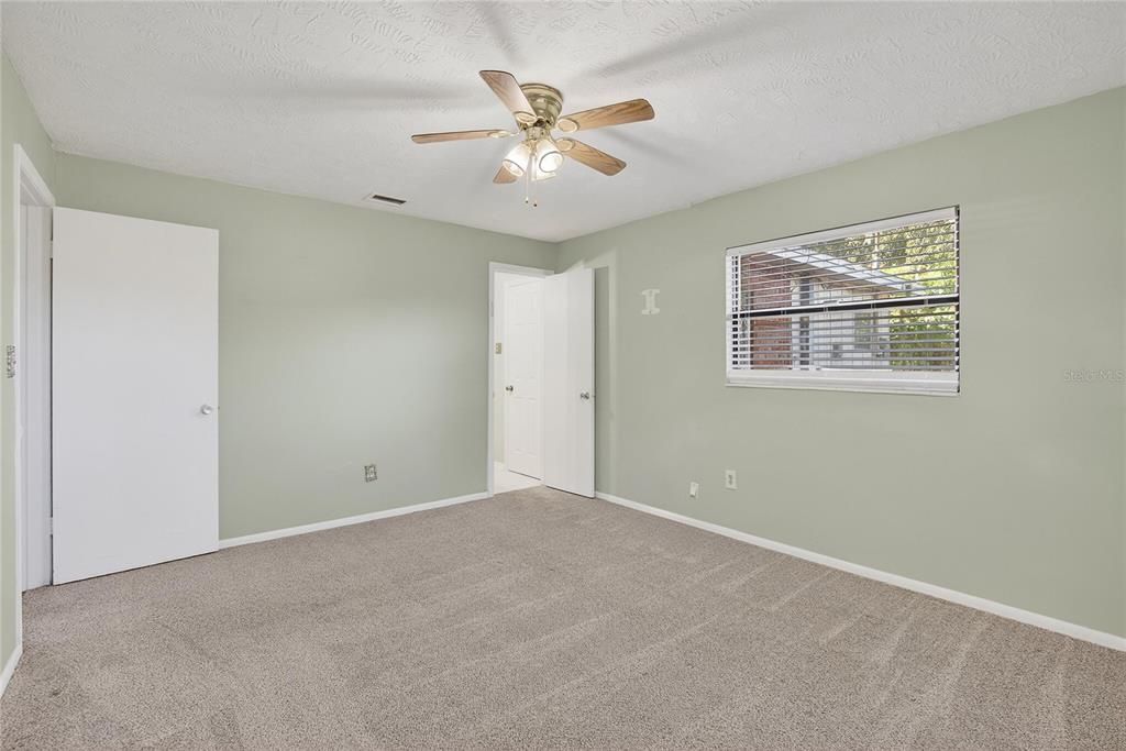 待售: $260,000 (3 贝兹, 1 浴室, 1234 平方英尺)