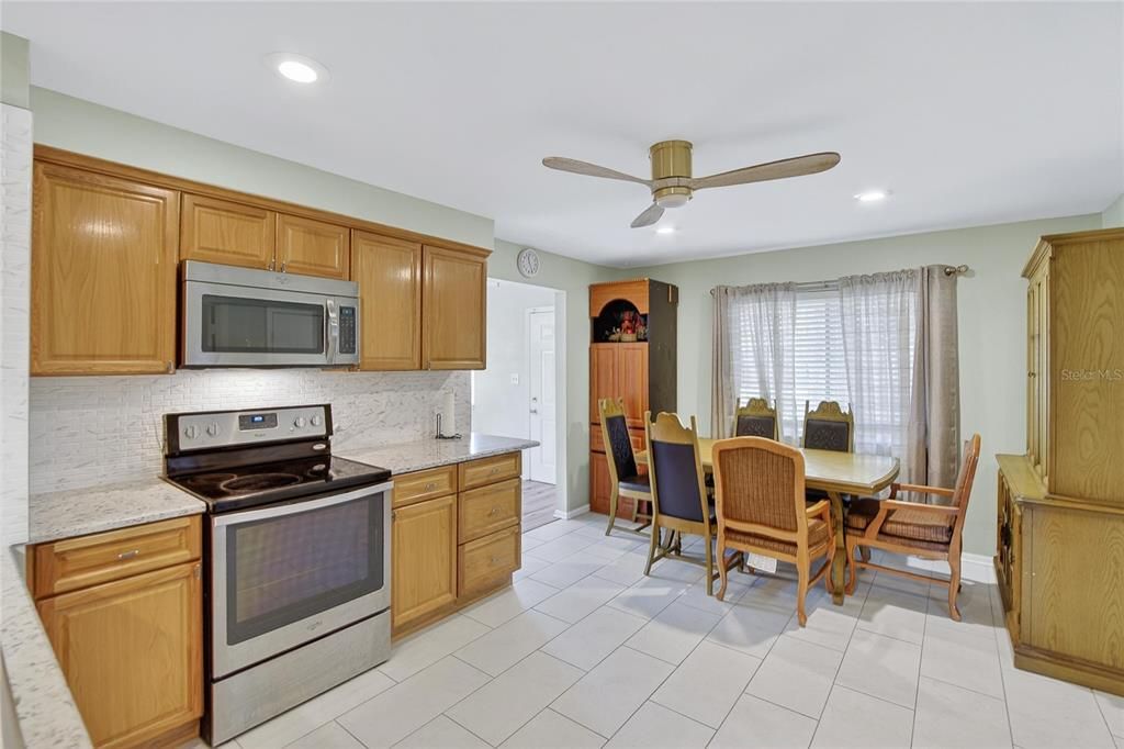 待售: $260,000 (3 贝兹, 1 浴室, 1234 平方英尺)