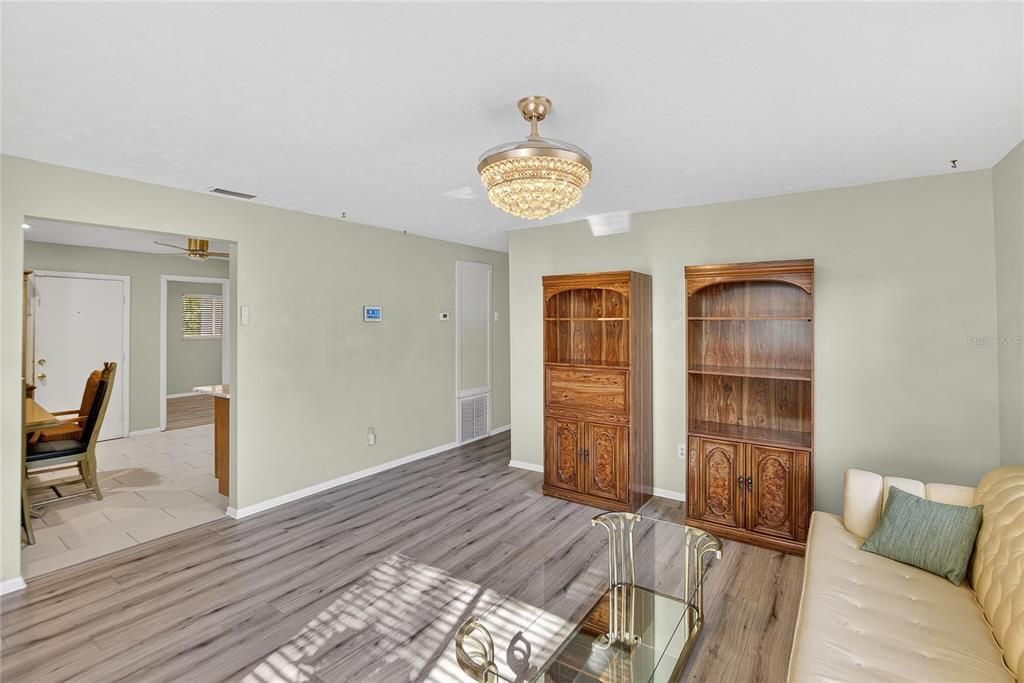 待售: $260,000 (3 贝兹, 1 浴室, 1234 平方英尺)