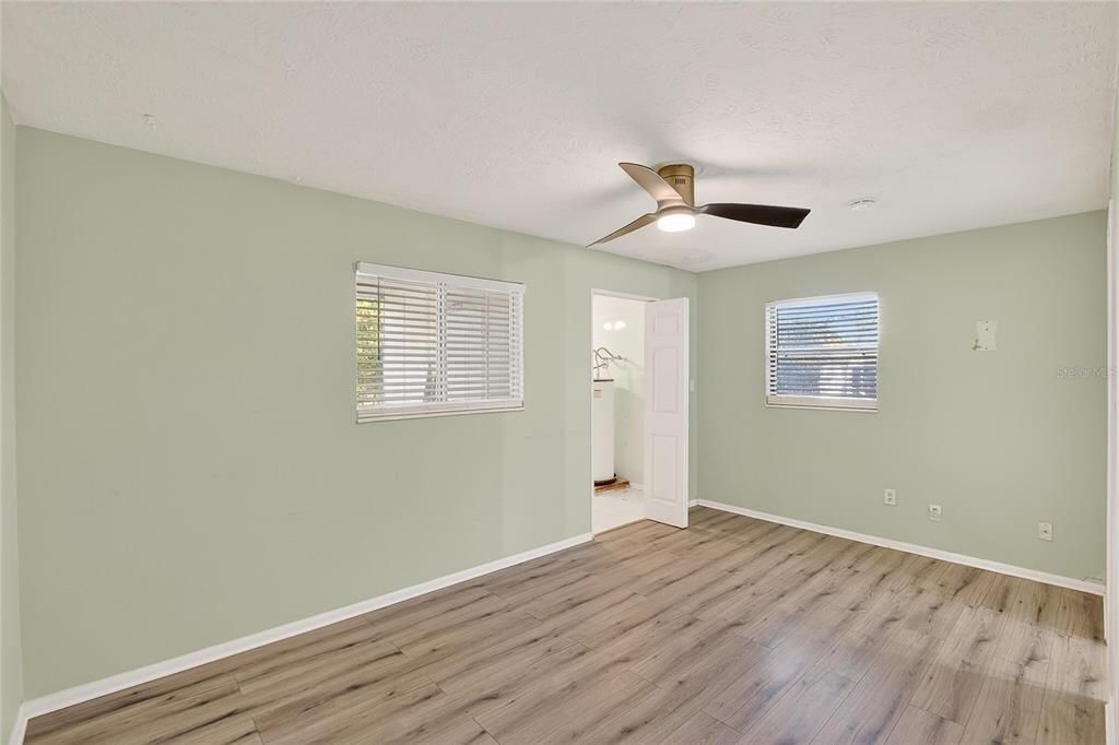 待售: $260,000 (3 贝兹, 1 浴室, 1234 平方英尺)