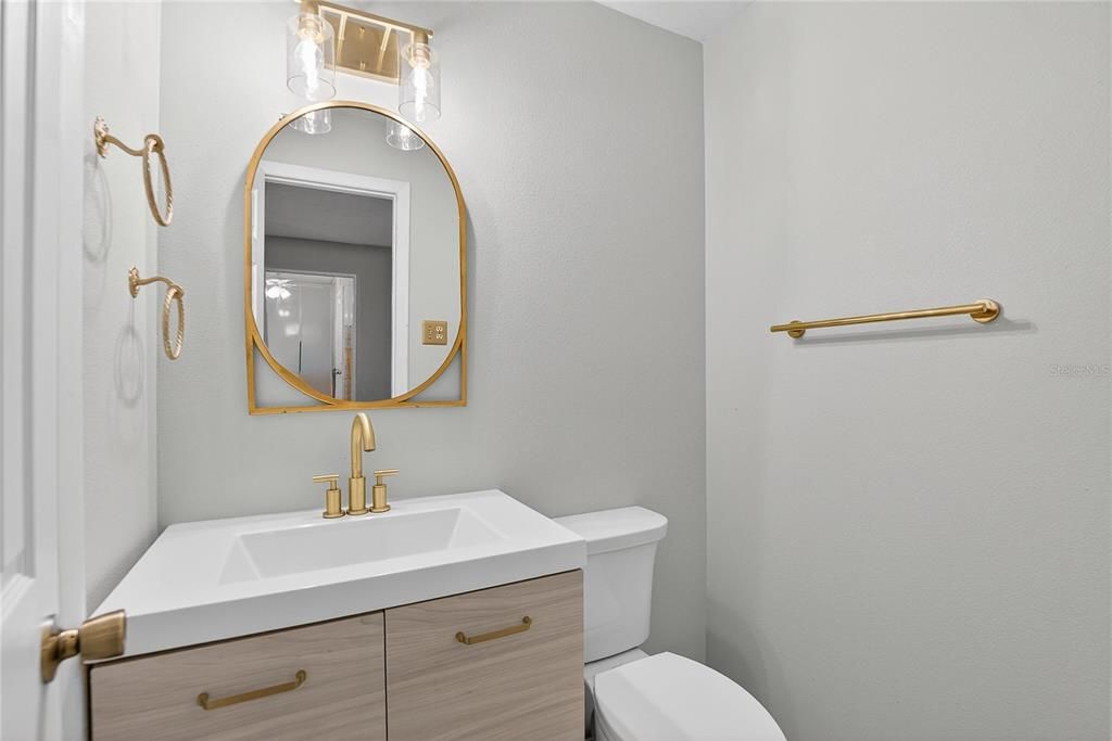 待售: $260,000 (3 贝兹, 1 浴室, 1234 平方英尺)