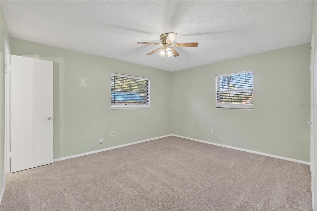 待售: $260,000 (3 贝兹, 1 浴室, 1234 平方英尺)