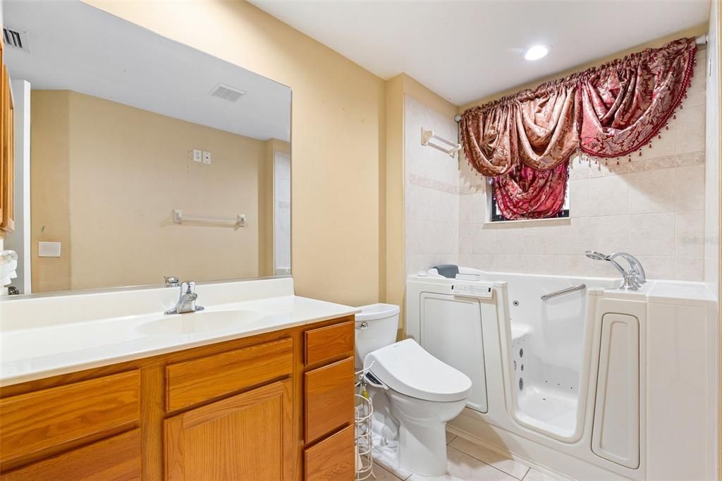 For Sale: $400,000 (3 beds, 2 baths, 1688 Square Feet)