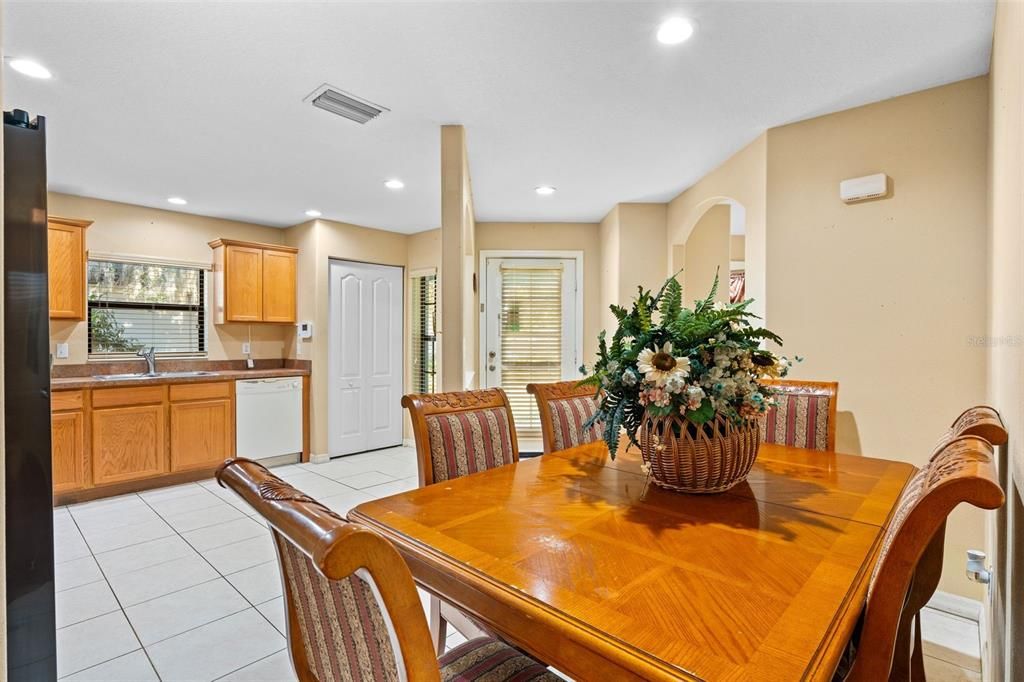 For Sale: $400,000 (3 beds, 2 baths, 1688 Square Feet)