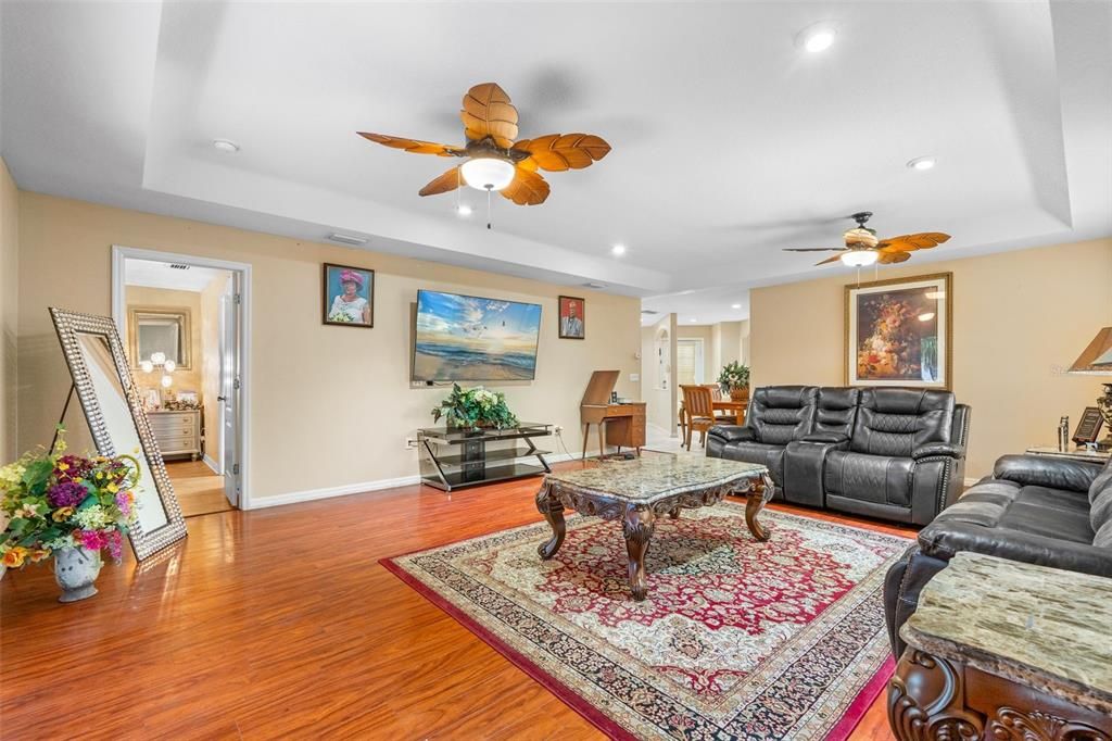 For Sale: $400,000 (3 beds, 2 baths, 1688 Square Feet)