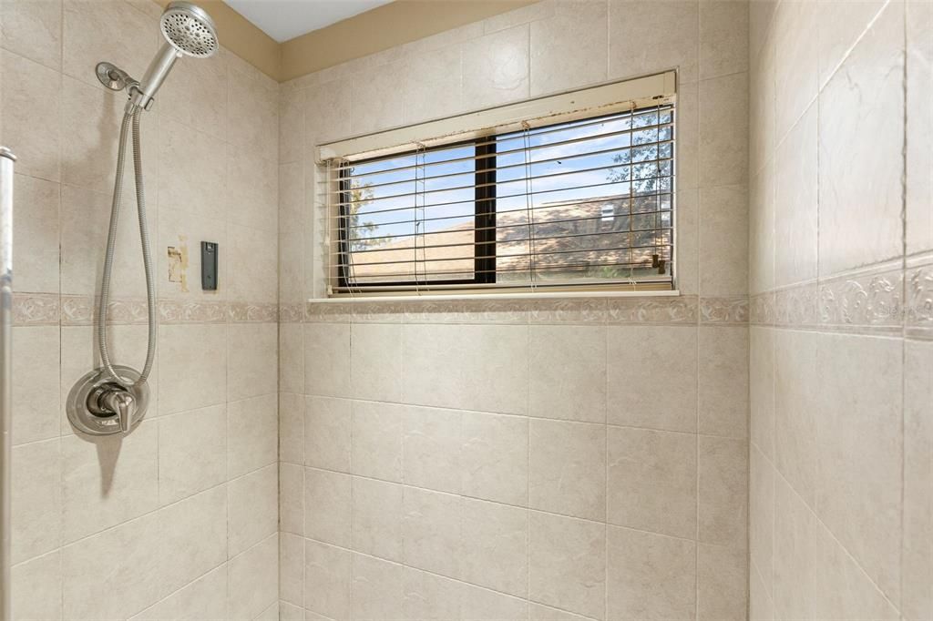 For Sale: $400,000 (3 beds, 2 baths, 1688 Square Feet)