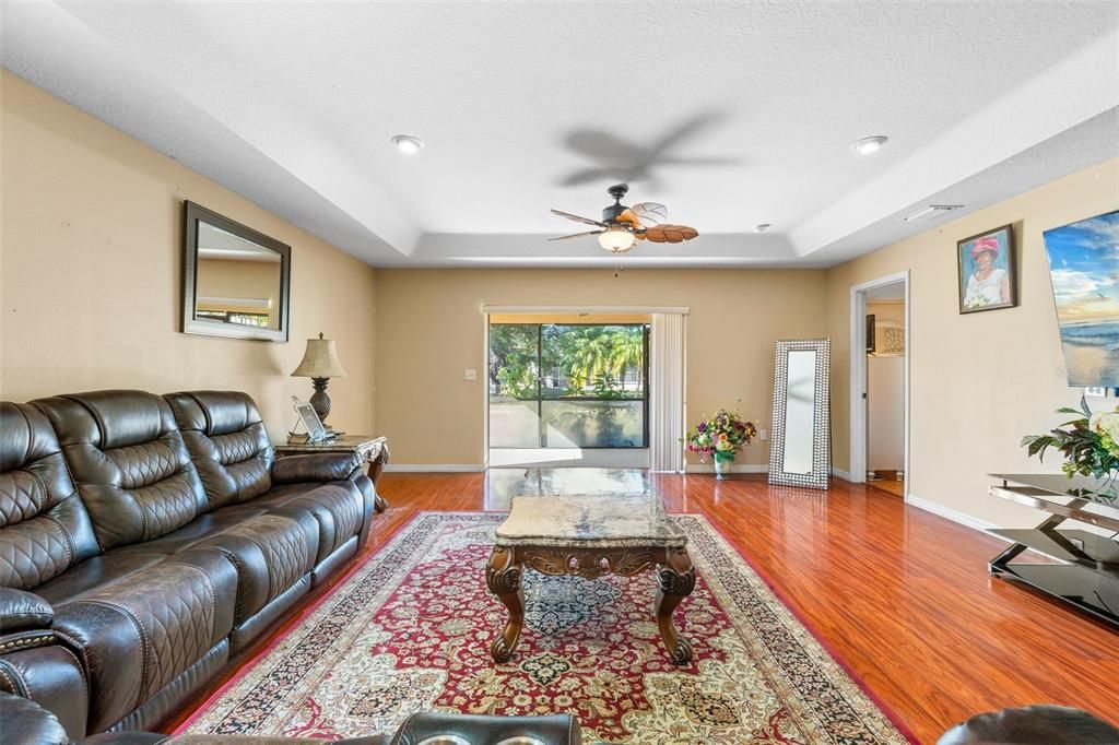 For Sale: $400,000 (3 beds, 2 baths, 1688 Square Feet)