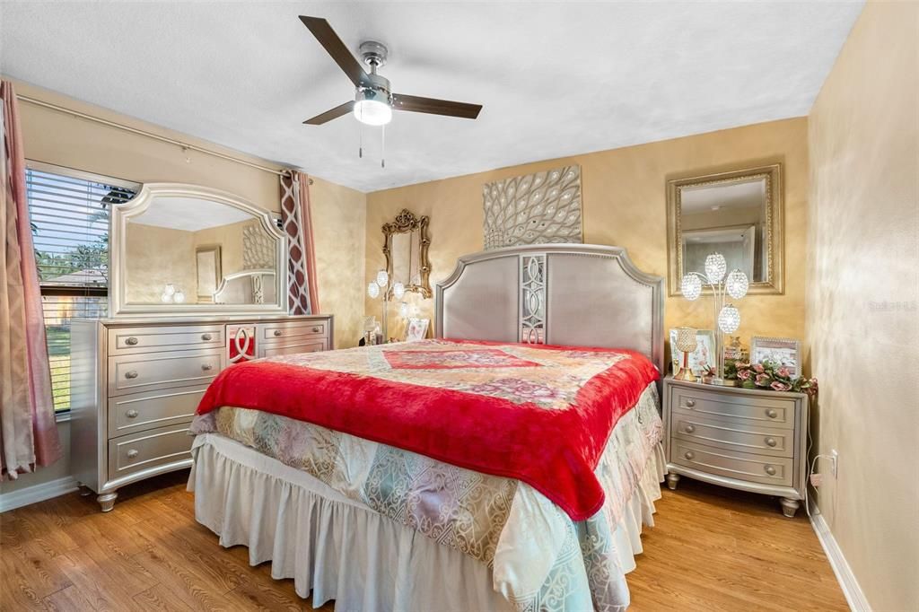 For Sale: $400,000 (3 beds, 2 baths, 1688 Square Feet)