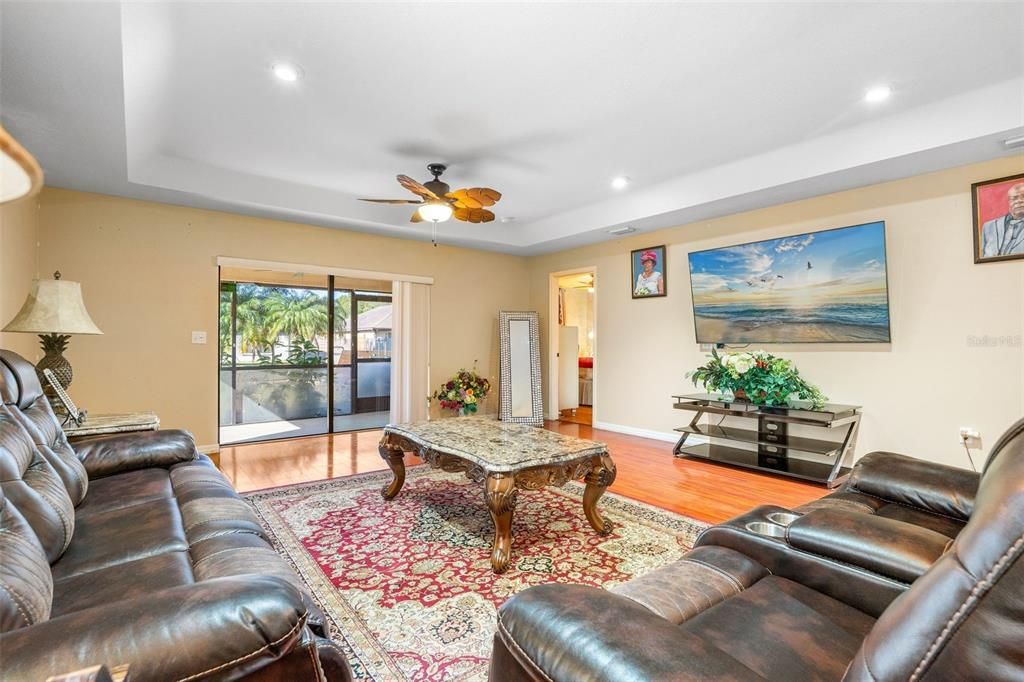 For Sale: $400,000 (3 beds, 2 baths, 1688 Square Feet)