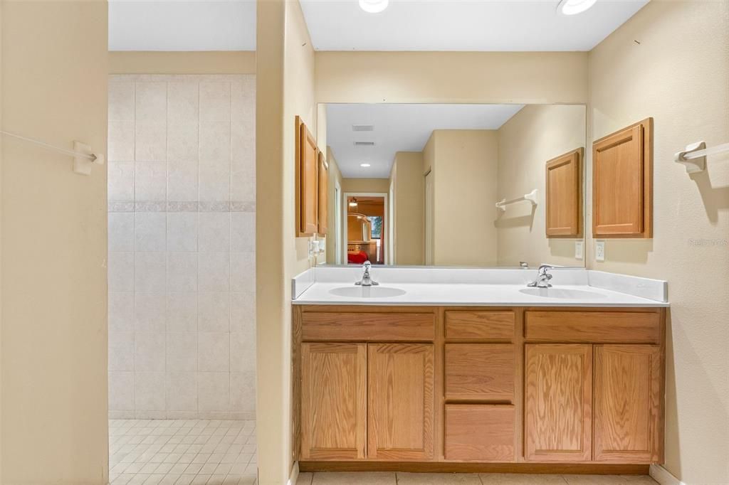 For Sale: $400,000 (3 beds, 2 baths, 1688 Square Feet)