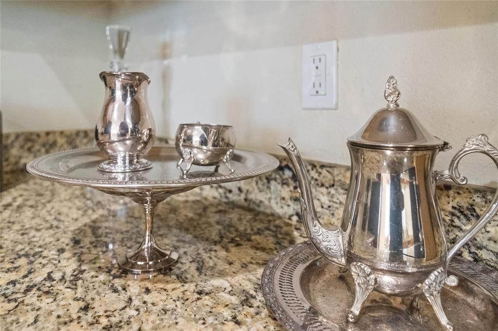 For Sale: $949,000 (10 beds, 10 baths, 4733 Square Feet)