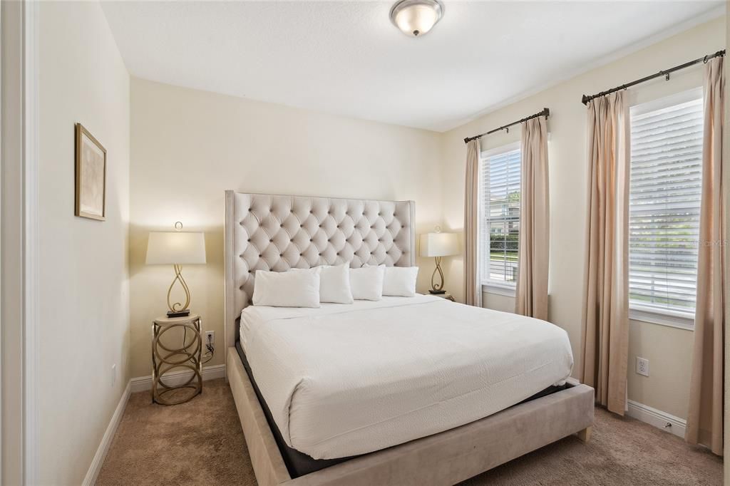 For Sale: $949,000 (10 beds, 10 baths, 4733 Square Feet)