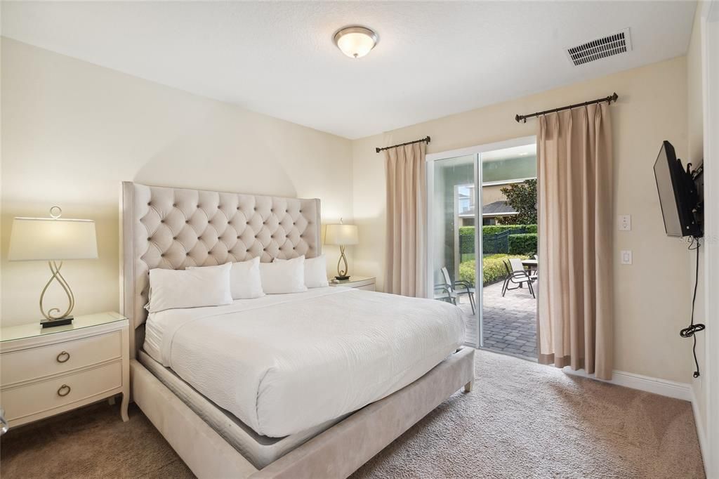 For Sale: $949,000 (10 beds, 10 baths, 4733 Square Feet)