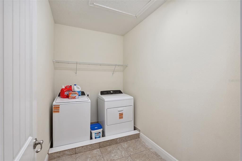 For Sale: $949,000 (10 beds, 10 baths, 4733 Square Feet)