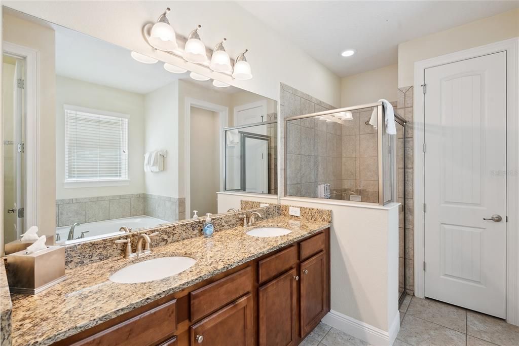 For Sale: $949,000 (10 beds, 10 baths, 4733 Square Feet)