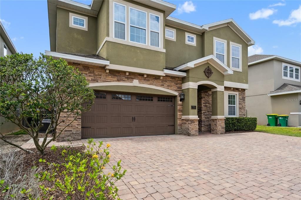 For Sale: $949,000 (10 beds, 10 baths, 4733 Square Feet)