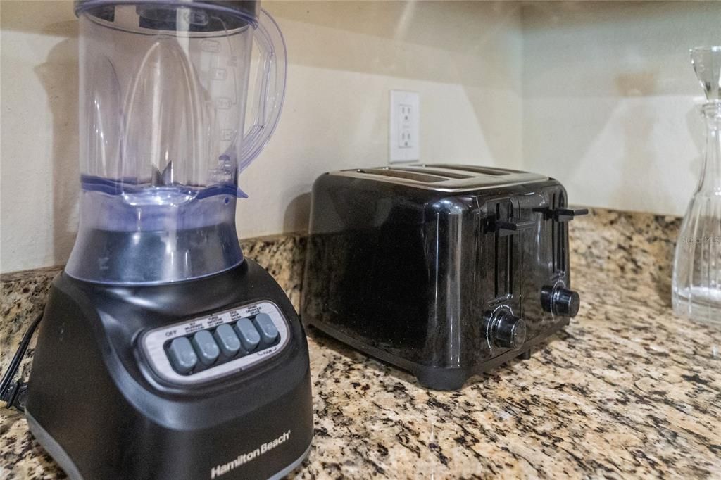 For Sale: $949,000 (10 beds, 10 baths, 4733 Square Feet)