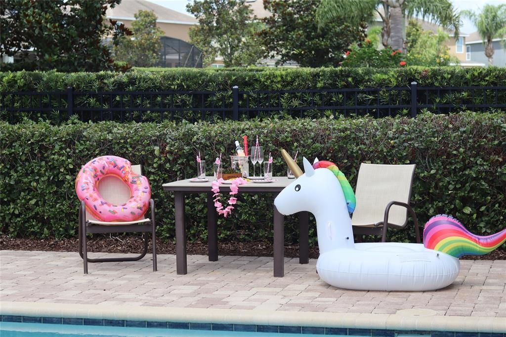 For Sale: $949,000 (10 beds, 10 baths, 4733 Square Feet)