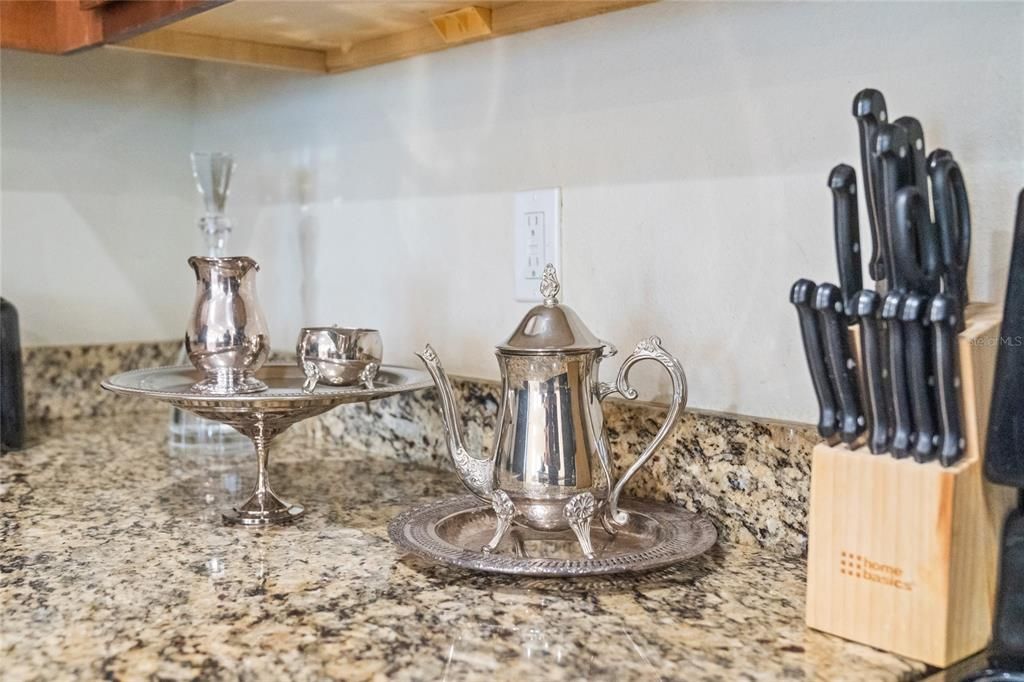 For Sale: $949,000 (10 beds, 10 baths, 4733 Square Feet)