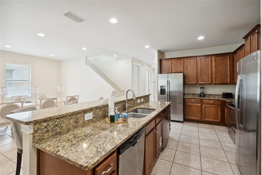 For Sale: $949,000 (10 beds, 10 baths, 4733 Square Feet)