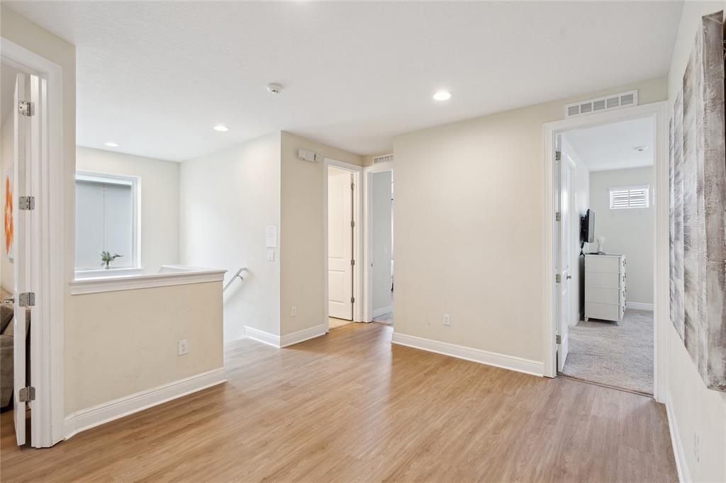 For Sale: $949,000 (10 beds, 10 baths, 4733 Square Feet)