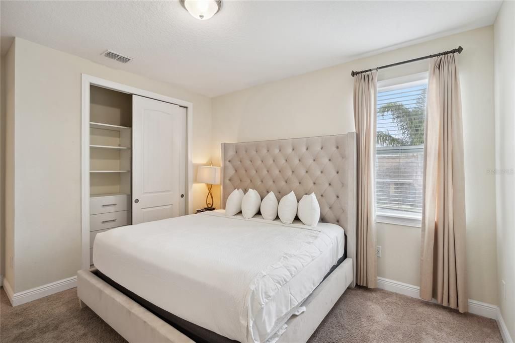 For Sale: $949,000 (10 beds, 10 baths, 4733 Square Feet)