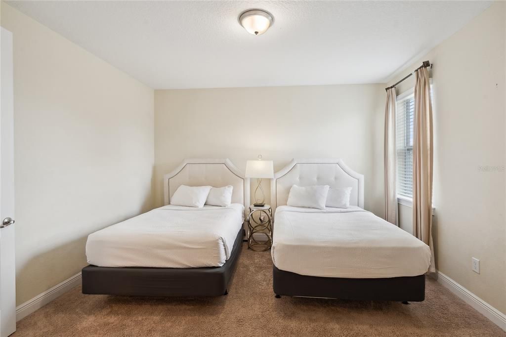 For Sale: $949,000 (10 beds, 10 baths, 4733 Square Feet)