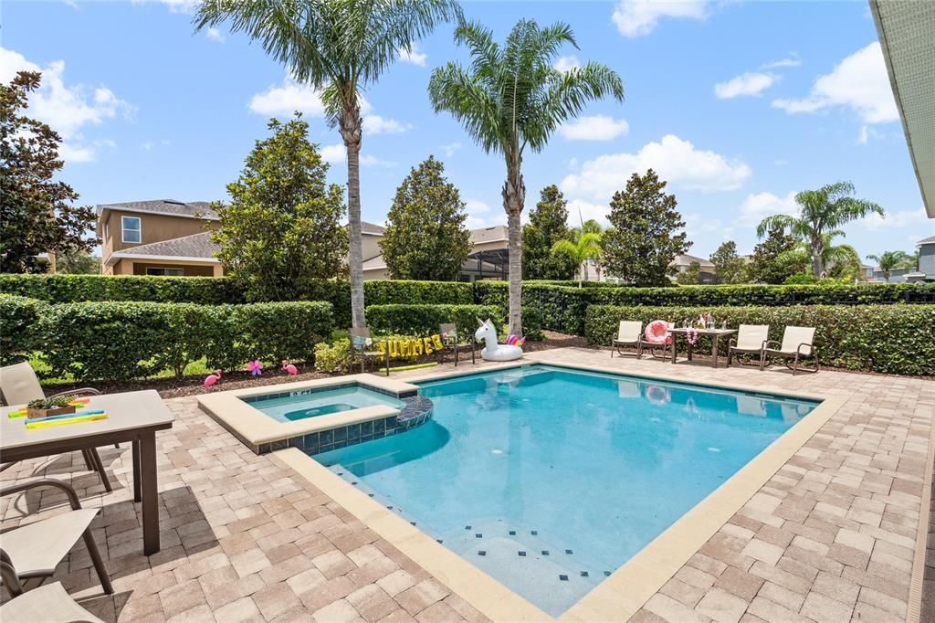 For Sale: $949,000 (10 beds, 10 baths, 4733 Square Feet)